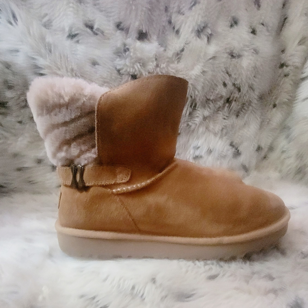 UGG Adria Chestnut Size 9